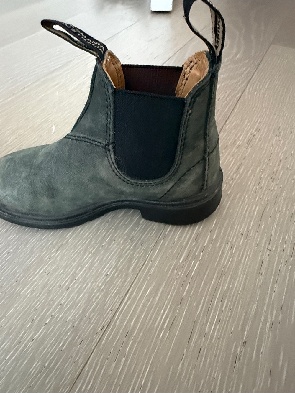 Blundstone Kids Green Suede Chelsea Boot with Black Elastic